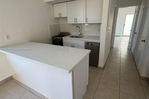 Condo in Miami Beach, Florida, 1 bedroom  № 1839431 - photo 3