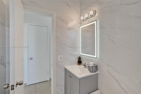 Condo in Miami Beach, Florida, 1 bedroom  № 1839431 - photo 14