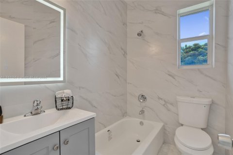 Condo in Miami Beach, Florida, 1 bedroom  № 1839431 - photo 13