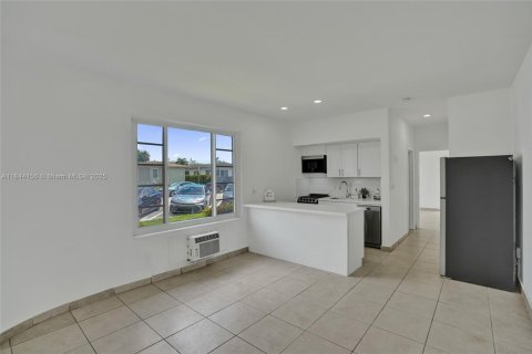 Condo in Miami Beach, Florida, 1 bedroom  № 1839431 - photo 9