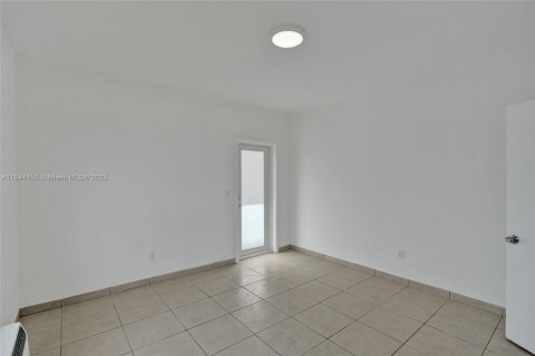 Condo in Miami Beach, Florida, 1 bedroom  № 1839431 - photo 12