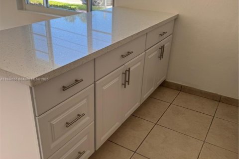 Condo in Miami Beach, Florida, 1 bedroom  № 1839431 - photo 4