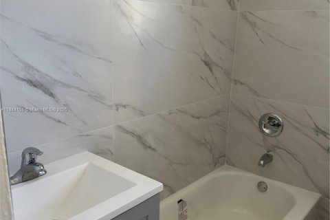 Condo in Miami Beach, Florida, 1 bedroom  № 1839431 - photo 8