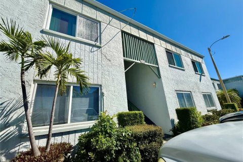 Condo à Clearwater, Floride, 2 chambres  № 2378240