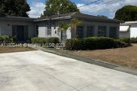 Land in West Perrine, Florida № 1688644 - photo 2