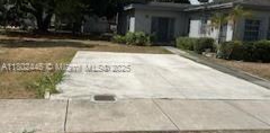 Land in West Perrine, Florida № 1688644