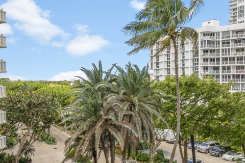 Купить кондоминиум в Ки-Бискейн, Флорида 2 спальни, 130.9м2, № 2048858 - фото 11