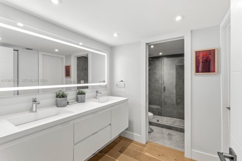 Купить кондоминиум в Ки-Бискейн, Флорида 2 спальни, 130.9м2, № 2048858 - фото 15