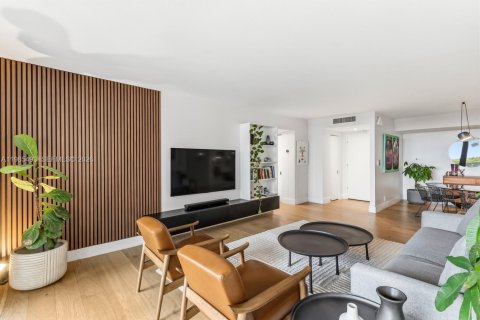 Купить кондоминиум в Ки-Бискейн, Флорида 2 спальни, 130.9м2, № 2048858 - фото 2