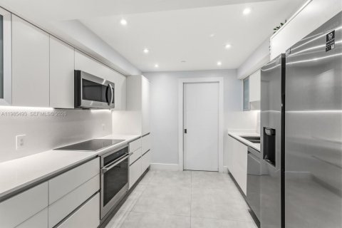 Купить кондоминиум в Ки-Бискейн, Флорида 2 спальни, 130.9м2, № 2048858 - фото 6