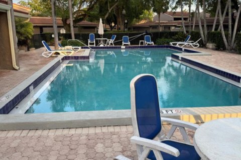 Touwnhouse à vendre à Hollywood, Floride: 2 chambres, 150.04 m2 № 2192425 - photo 2