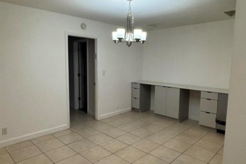 Touwnhouse à vendre à Hollywood, Floride: 2 chambres, 150.04 m2 № 2192425 - photo 16