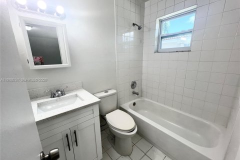 Apartamento en alquiler en Miami, Florida, 3 dormitorios, 102.19 m2 № 2031778 - foto 7