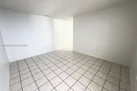 Apartamento en alquiler en Miami, Florida, 3 dormitorios, 102.19 m2 № 2031778 - foto 11