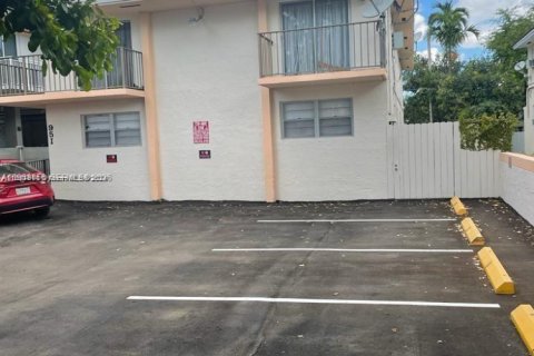 Apartamento en alquiler en Miami, Florida, 3 dormitorios, 102.19 m2 № 2031778 - foto 23