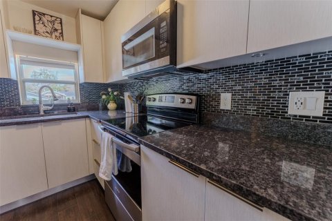 Снять в аренду квартиру в Тампа, Флорида 3 комнаты, 83.61м2, № 2155873 - фото 11