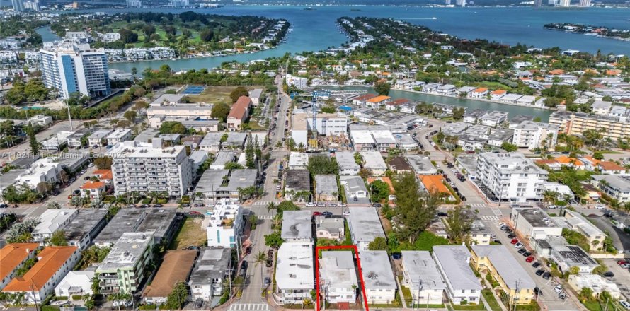 Condo in Miami Beach, Florida, 2 bedrooms  № 1974198