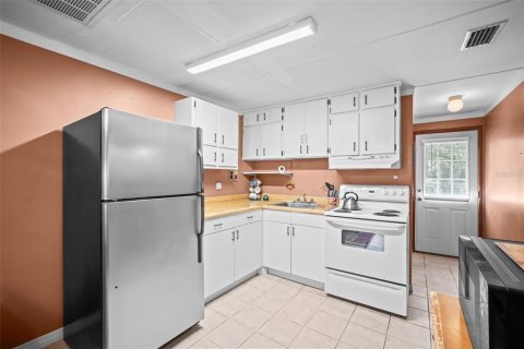 Condo in Clermont, Florida, 2 bedrooms  № 2216453 - photo 13
