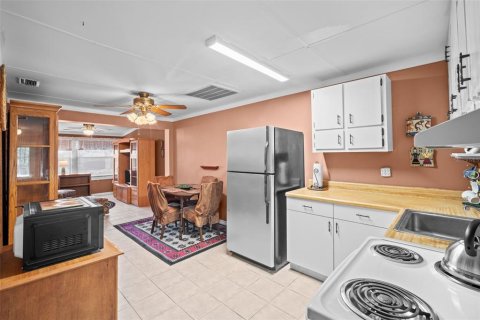 Condo in Clermont, Florida, 2 bedrooms  № 2216453 - photo 15