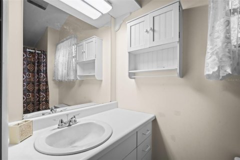 Condo in Clermont, Florida, 2 bedrooms  № 2216453 - photo 29