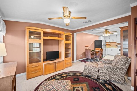 Condo in Clermont, Florida, 2 bedrooms  № 2216453 - photo 23
