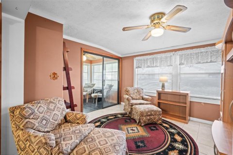 Condo in Clermont, Florida, 2 bedrooms  № 2216453 - photo 21