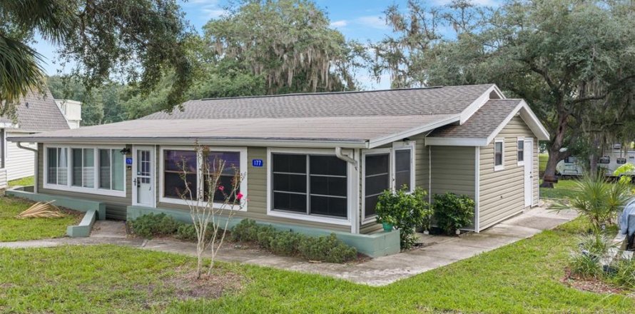 Condo in Clermont, Florida, 2 bedrooms  № 2216453