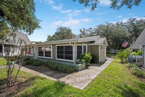 Condo in Clermont, Florida, 2 bedrooms  № 2216453 - photo 9