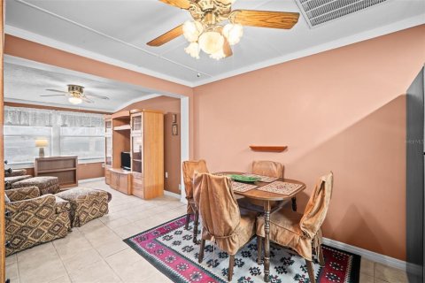 Condo in Clermont, Florida, 2 bedrooms  № 2216453 - photo 17