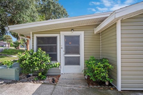 Condo in Clermont, Florida, 2 bedrooms  № 2216453 - photo 11