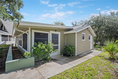 Condo in Clermont, Florida, 2 bedrooms  № 2216453 - photo 10