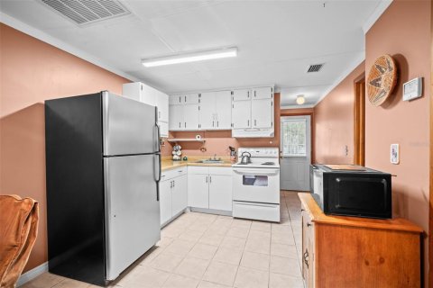 Condo in Clermont, Florida, 2 bedrooms  № 2216453 - photo 12
