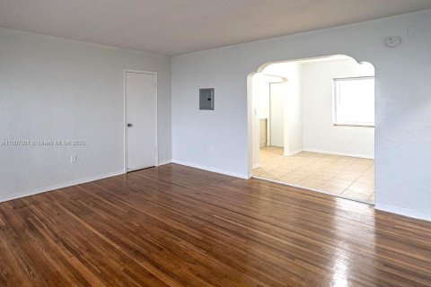 Condominio en alquiler en Miami Beach, Florida, 2 dormitorios, 78.87 m2 № 1964248 - foto 3