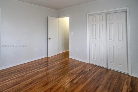 Condominio en alquiler en Miami Beach, Florida, 2 dormitorios, 78.87 m2 № 1964248 - foto 9