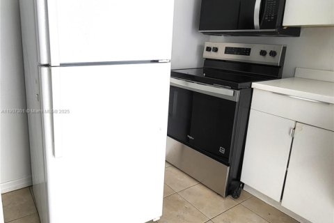 Condominio en alquiler en Miami Beach, Florida, 2 dormitorios, 78.87 m2 № 1964248 - foto 7