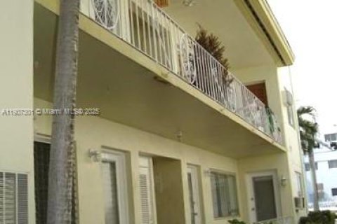 Condominio en alquiler en Miami Beach, Florida, 2 dormitorios, 78.87 m2 № 1964248 - foto 2