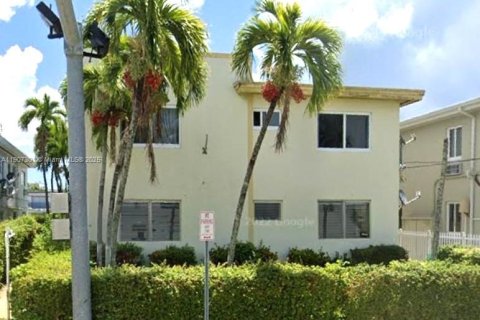 Condominio en alquiler en Miami Beach, Florida, 2 dormitorios, 78.87 m2 № 1964248 - foto 1