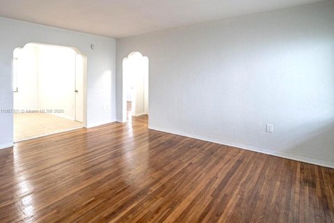 Condominio en alquiler en Miami Beach, Florida, 2 dormitorios, 78.87 m2 № 1964248 - foto 4