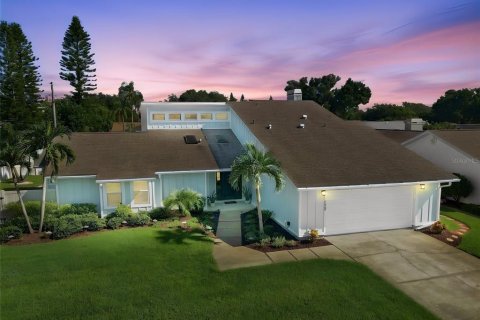 Casa en Clearwater, Florida 4 dormitorios, 235.69 m2 № 2364488