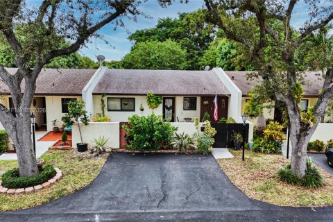 Casa en Miami, Florida 3 dormitorios, 103.03 m2 № 2000858