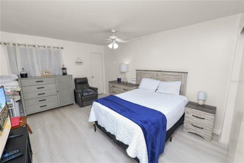 Condo in Saint Petersburg, Florida, 2 bedrooms  № 1675740 - photo 15