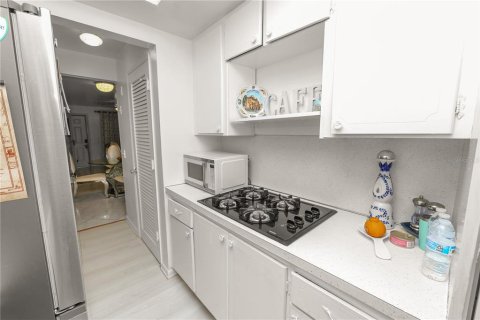 Condo in Saint Petersburg, Florida, 2 bedrooms  № 1675740 - photo 8