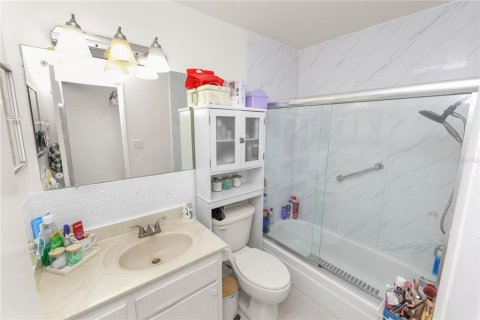 Condo in Saint Petersburg, Florida, 2 bedrooms  № 1675740 - photo 21