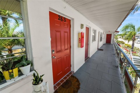 Condo in Saint Petersburg, Florida, 2 bedrooms  № 1675740 - photo 3