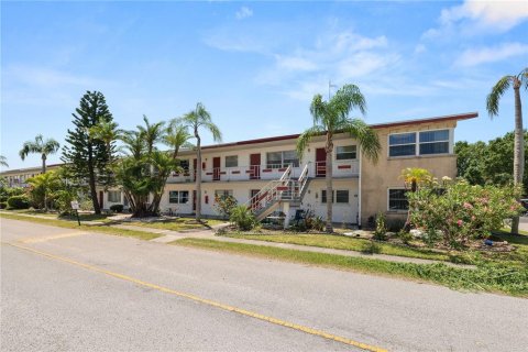 Condo in Saint Petersburg, Florida, 2 bedrooms  № 1675740 - photo 27