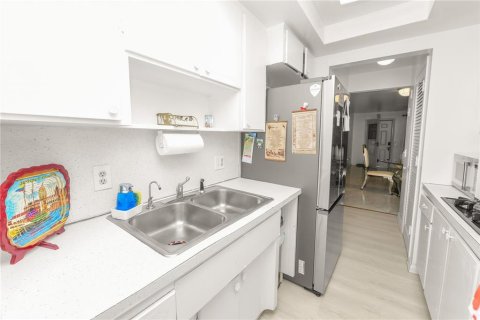 Condo in Saint Petersburg, Florida, 2 bedrooms  № 1675740 - photo 7