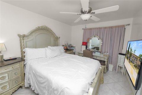 Condo in Saint Petersburg, Florida, 2 bedrooms  № 1675740 - photo 17