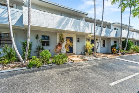 Adosado en alquiler en North Miami Beach, Florida, 3 dormitorios, 151.8 m2 № 1896550 - foto 2