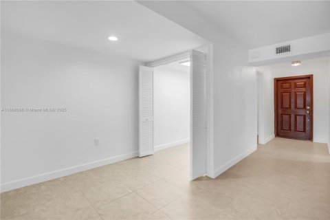 Adosado en alquiler en North Miami Beach, Florida, 3 dormitorios, 151.8 m2 № 1896550 - foto 25