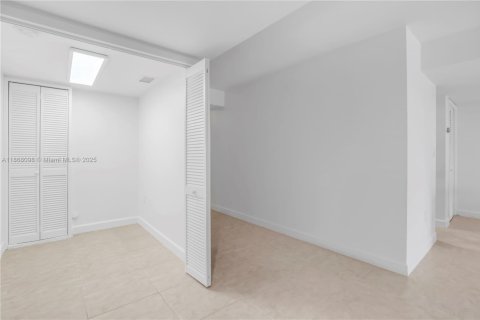 Adosado en alquiler en North Miami Beach, Florida, 3 dormitorios, 151.8 m2 № 1896550 - foto 26